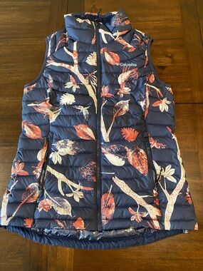 Columbia Navy with Coral & Cream Floral Quilted Vest NWOT